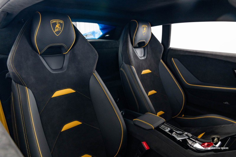 Used 2023 Lamborghini Huracan Tecnica image 40