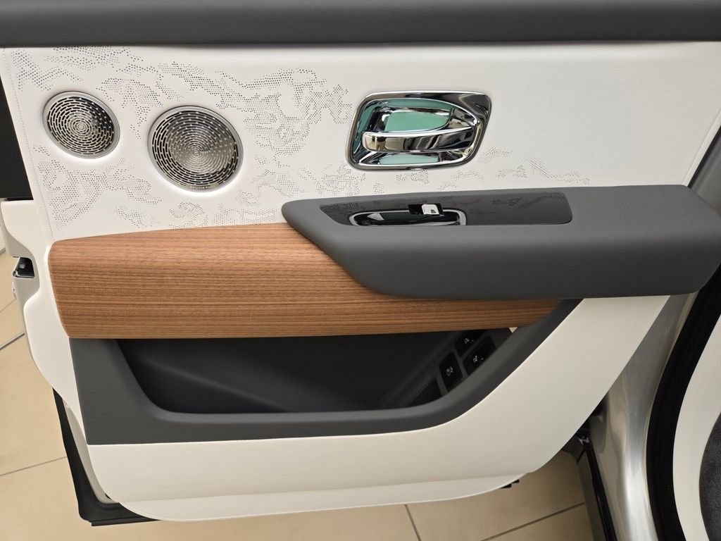 New 2026 Rolls-Royce Cullinan image 24