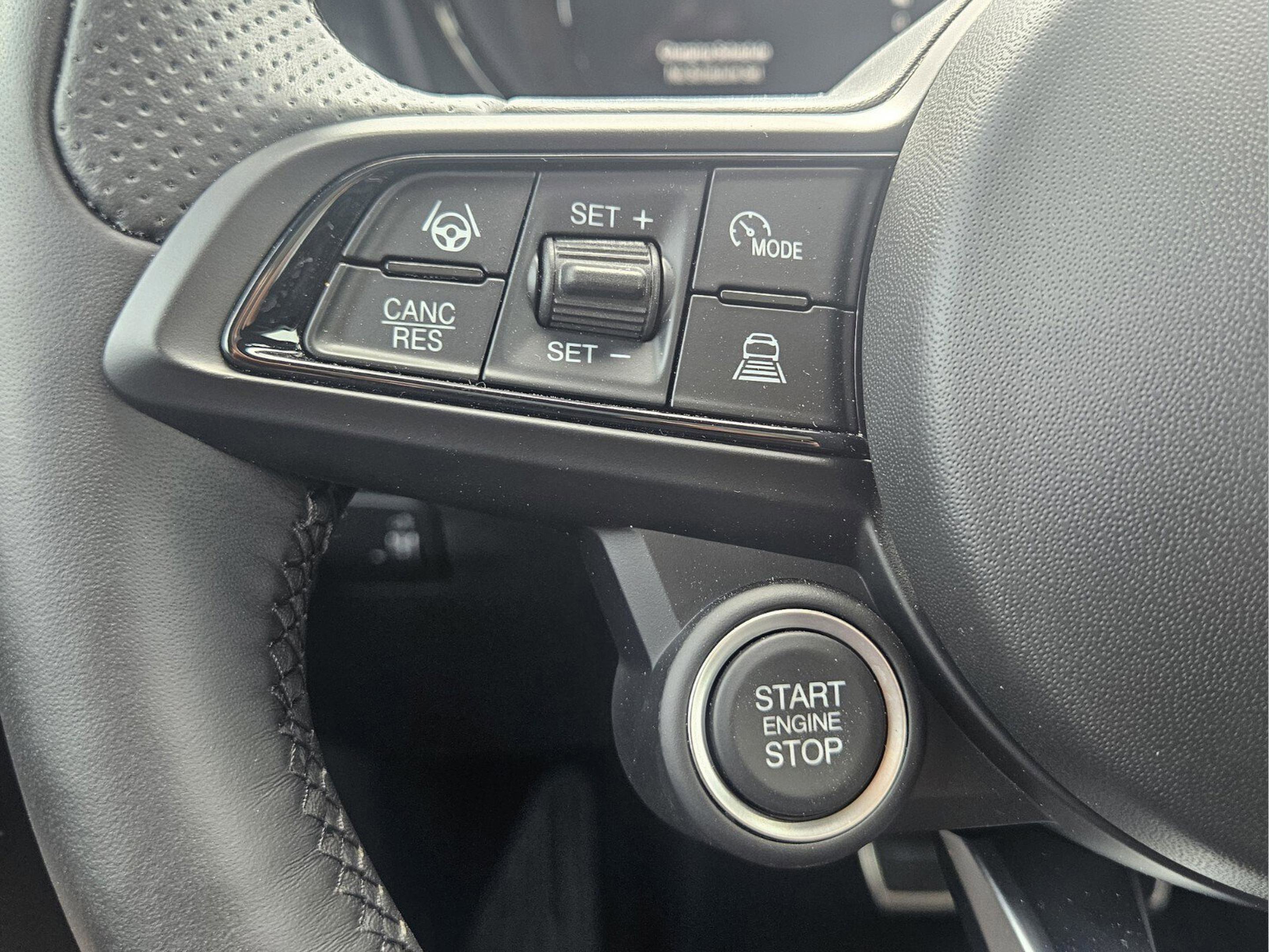 Used 2025 Alfa Romeo Tonale AWD/4WD image 19