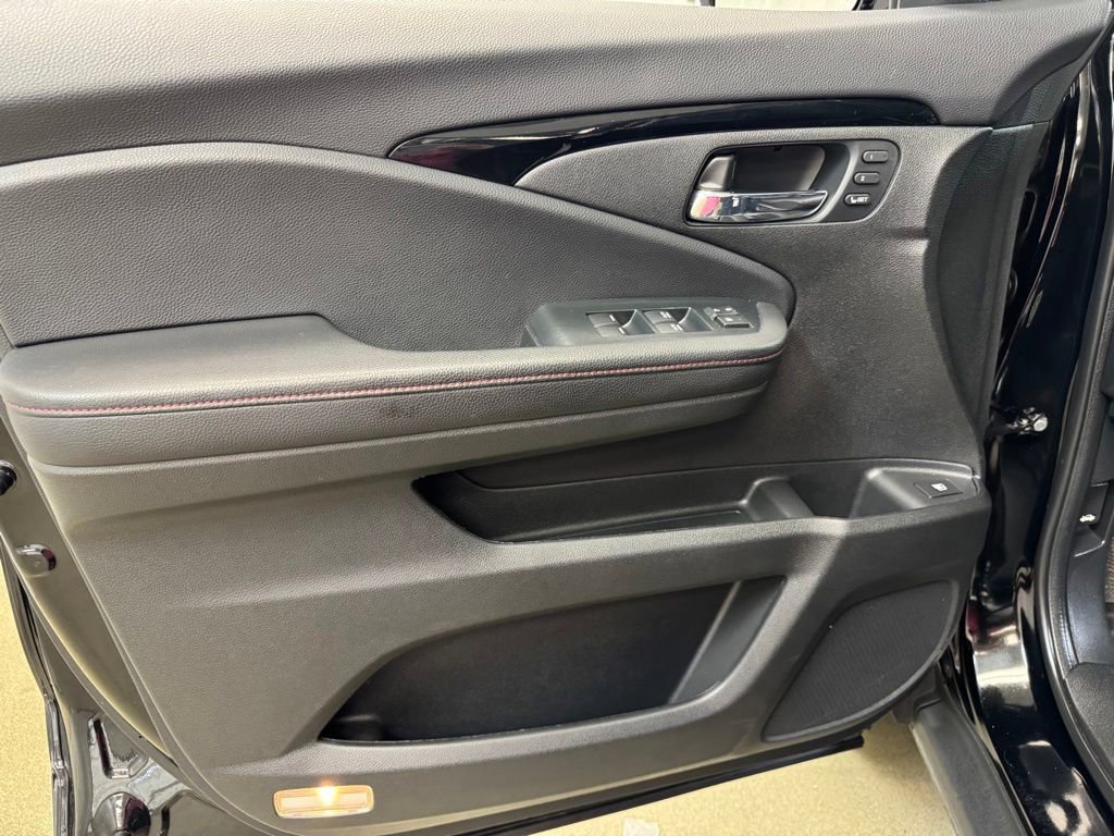 Used 2023 Honda Ridgeline Black Edition image 9