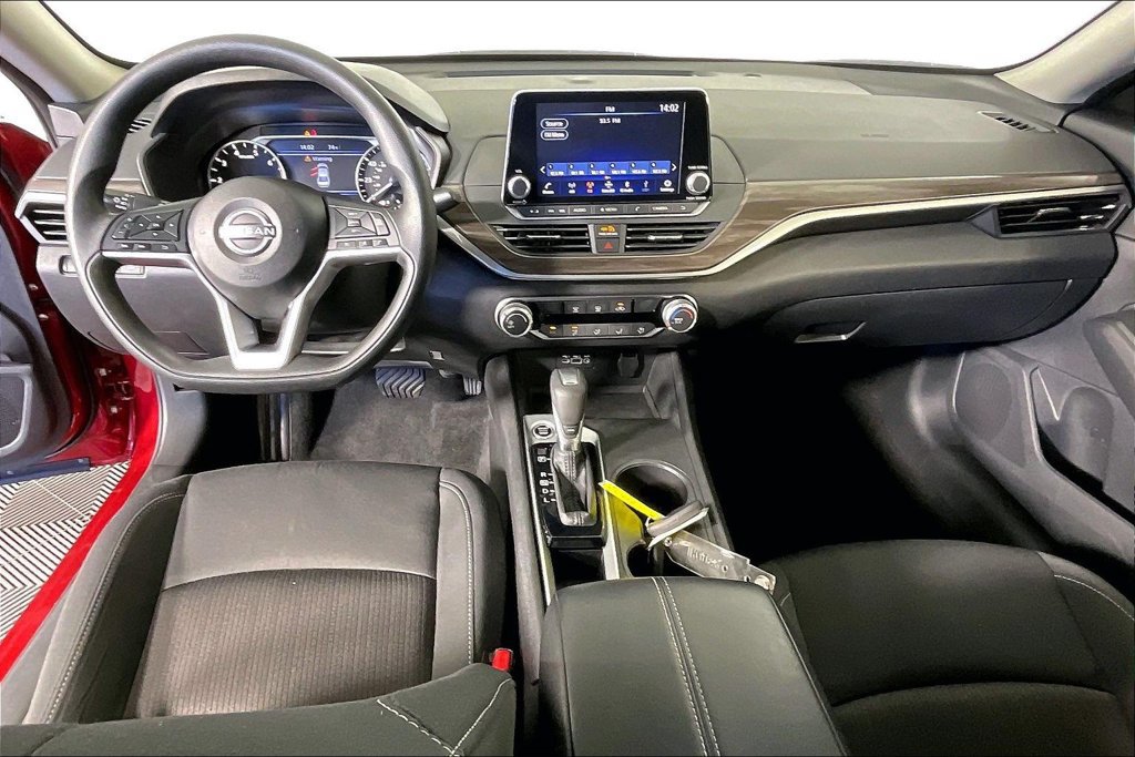 Used 2025 Nissan Altima 2.5 SV FWD image 17