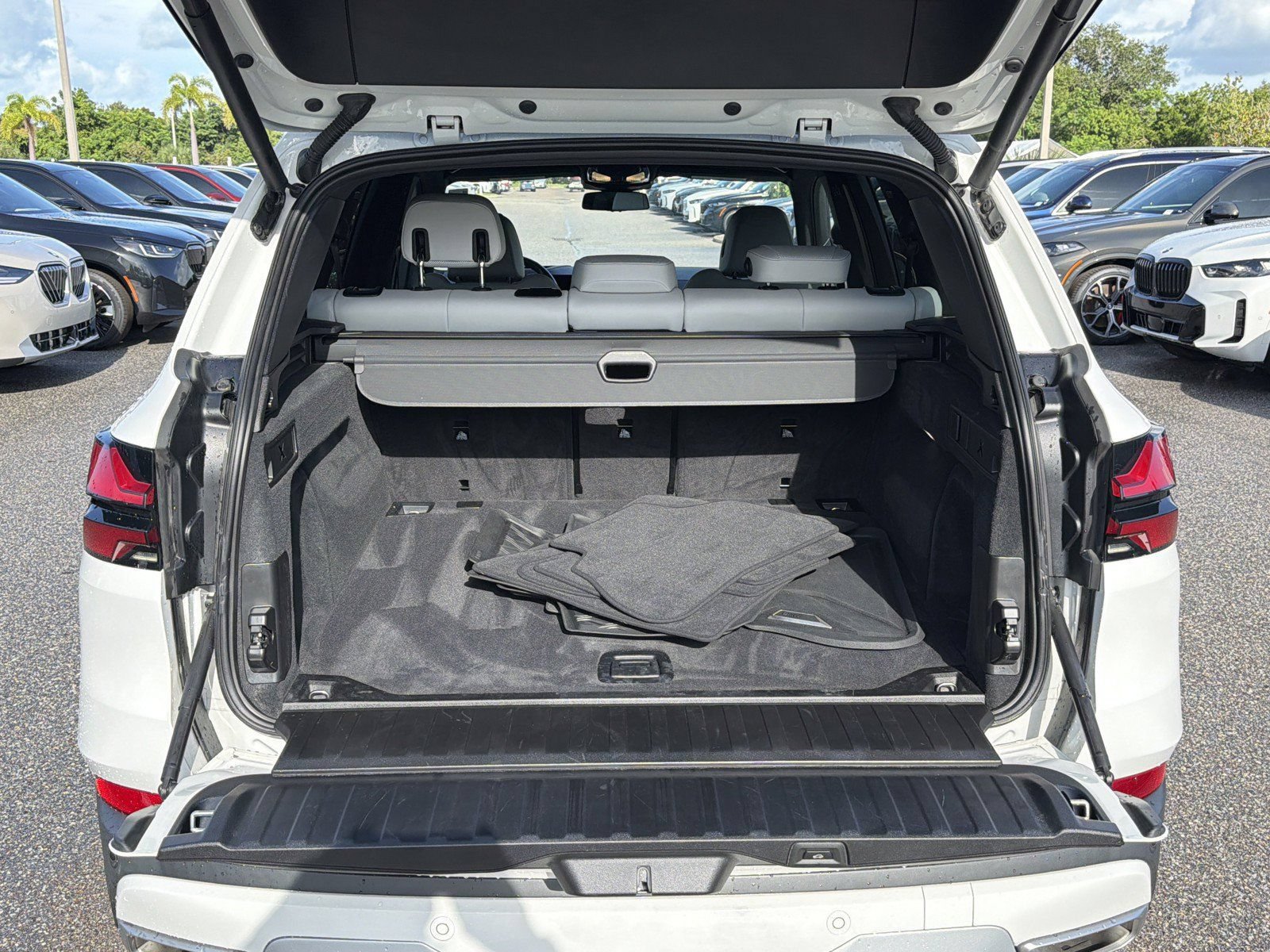 Used 2024 BMW X5 xDrive40i w/ Premium Package AWD/4WD image 12