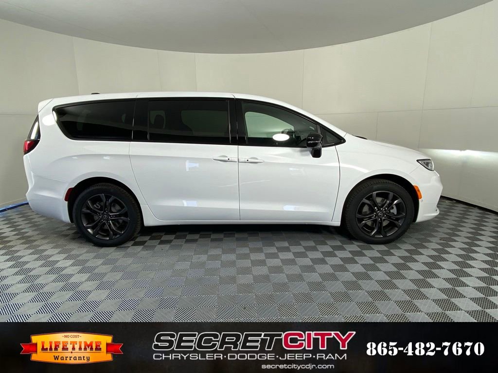 New 2026 Chrysler Pacifica Select image 8