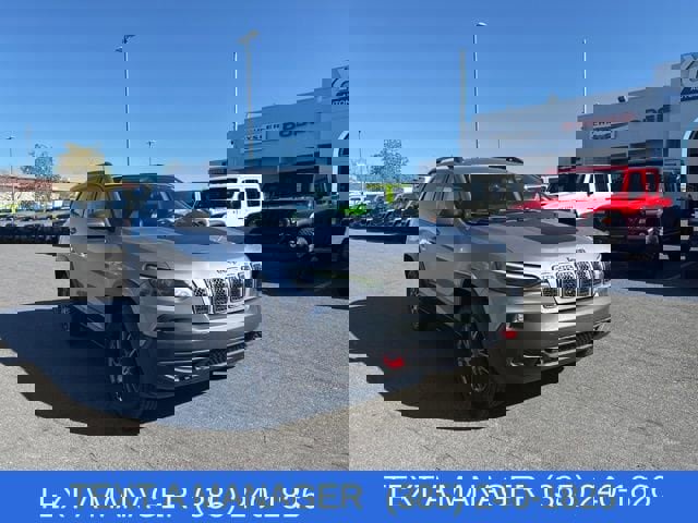 Used 2019 Jeep Cherokee Trailhawk w/ Cold Weather Group image 2