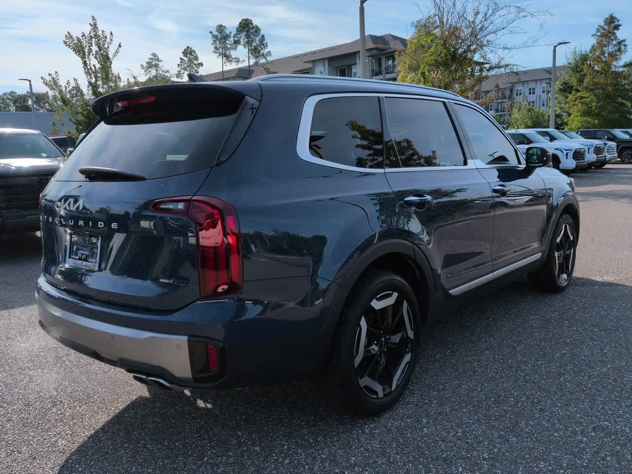 Used 2025 Kia Telluride S FWD image 6