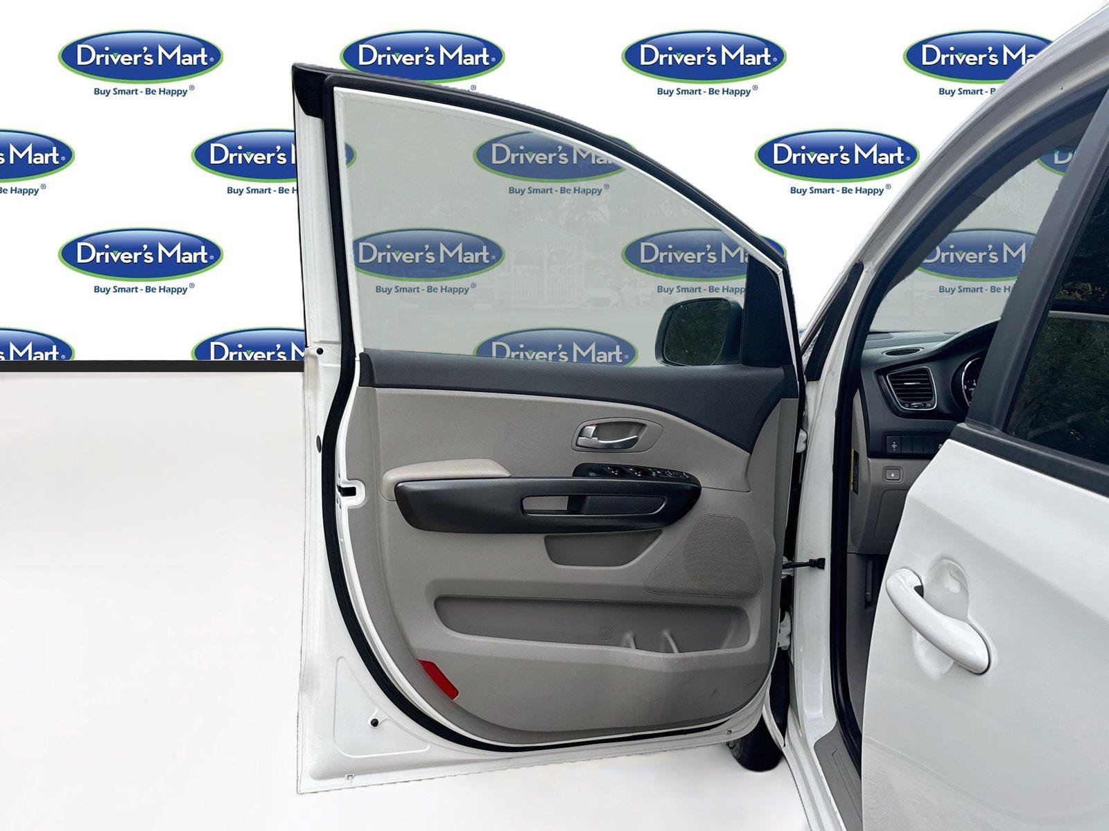 Used 2016 Kia Sedona LX w/ Option Group 020 FWD image 18
