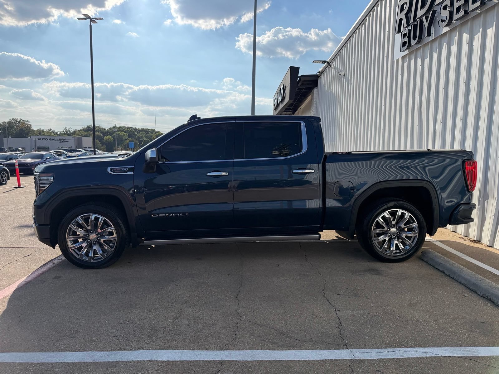 Used 2023 GMC Sierra 1500 Denali w/ Denali Reserve Package AWD/4WD image 3