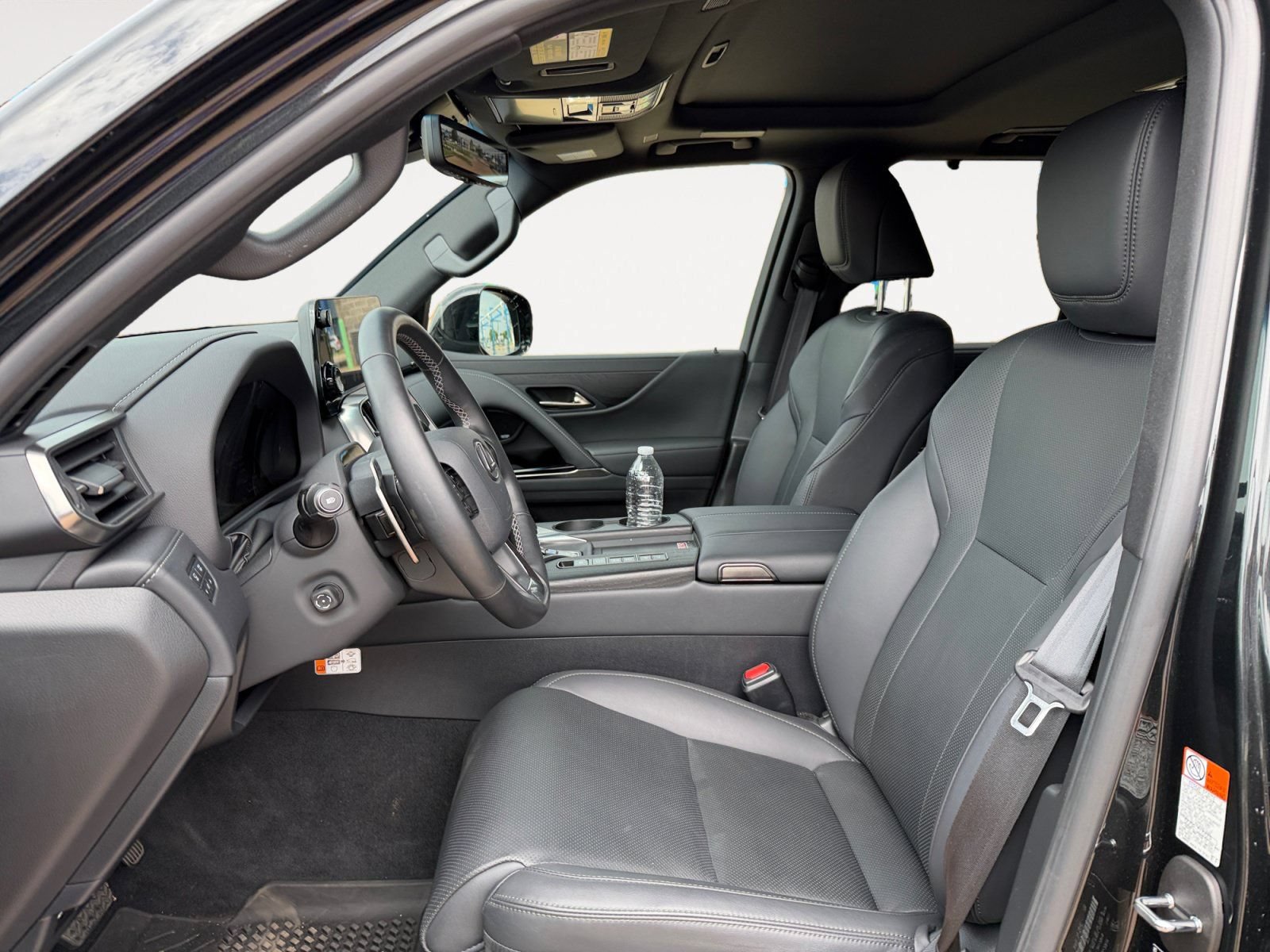 Used 2025 Lexus LX 700h Overtrail AWD/4WD image 9