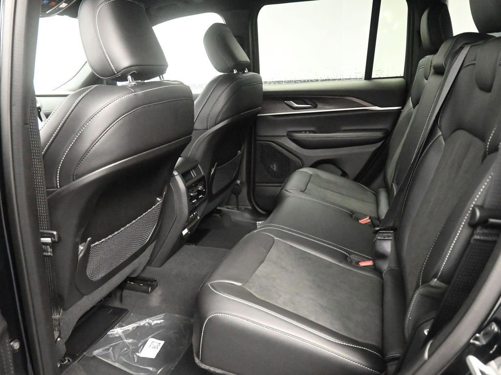 New 2026 Jeep Grand Cherokee Laredo image 11