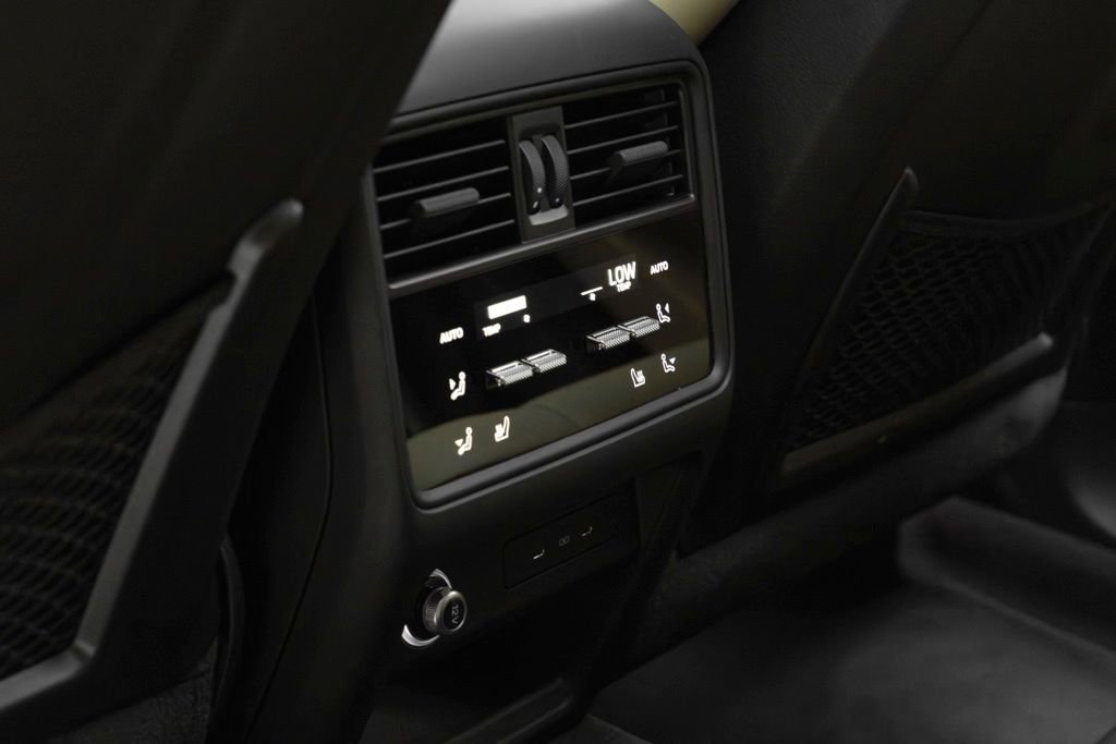 Used 2024 Porsche Cayenne Coupe image 44