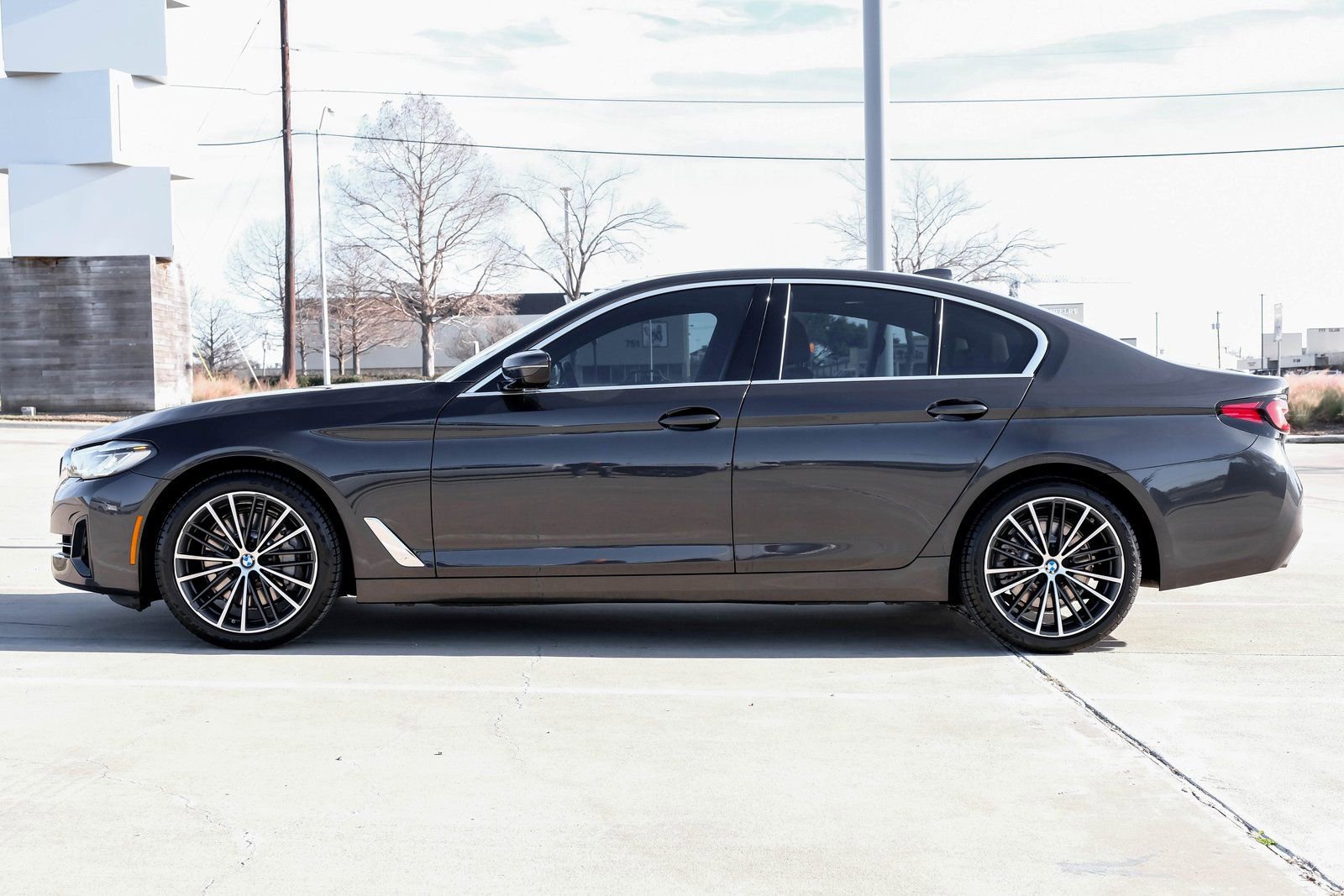 Used 2023 BMW 530i xDrive w/ Executive Package image 4