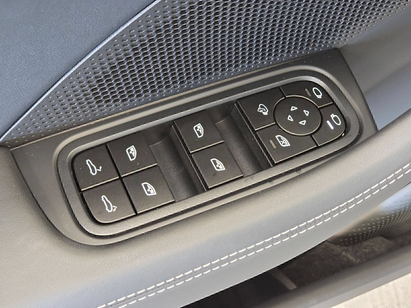 Certified 2026 Porsche Panamera RWD image 15