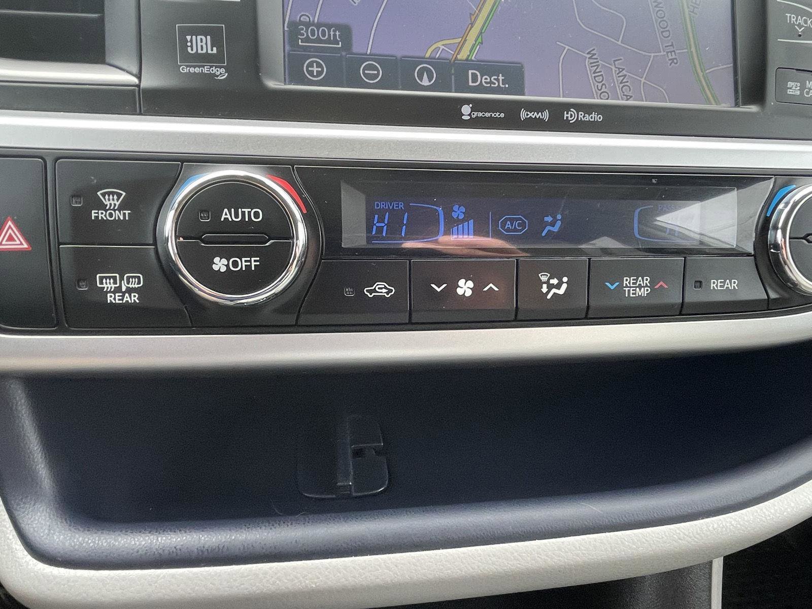 Used 2019 Toyota Highlander Limited image 21