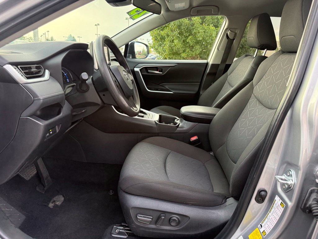 Used 2025 Toyota RAV4 XLE AWD/4WD image 12