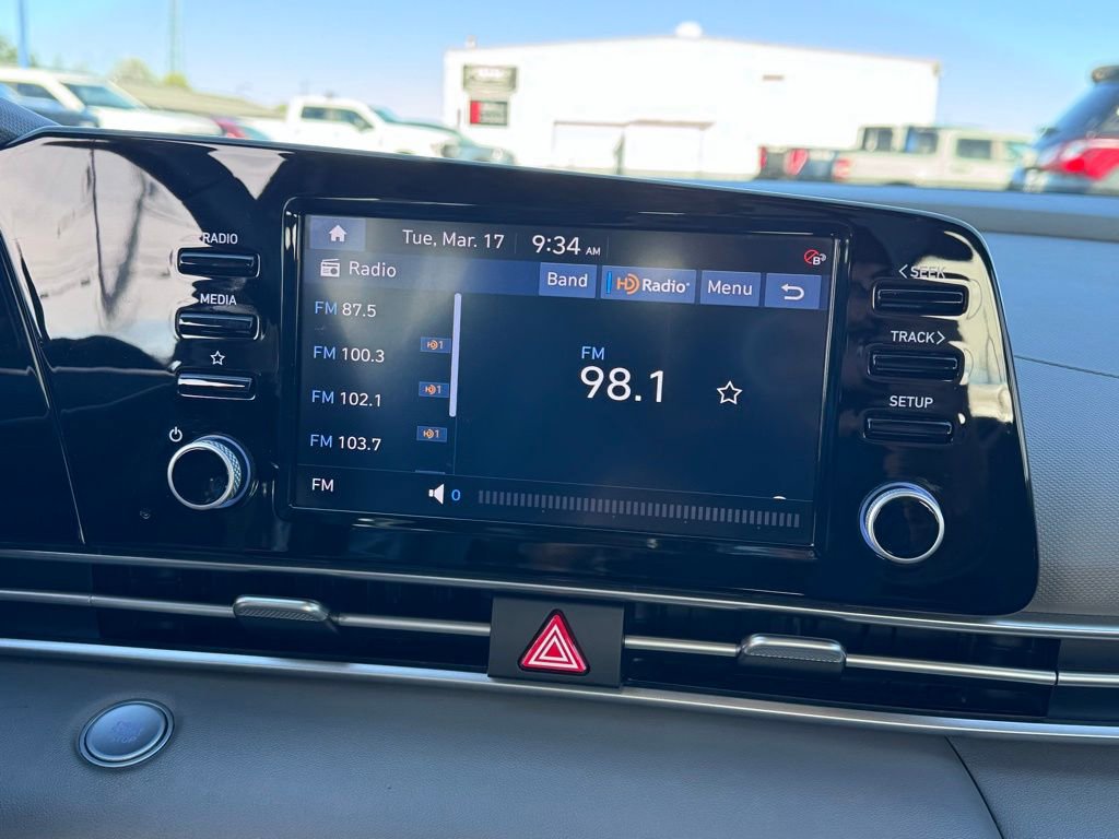 Used 2022 Hyundai Elantra SEL w/ Convenience + Premium Package image 18