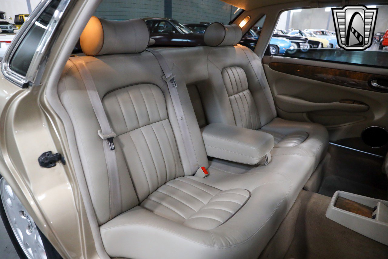 Used 2001 Jaguar XJ8 image 26