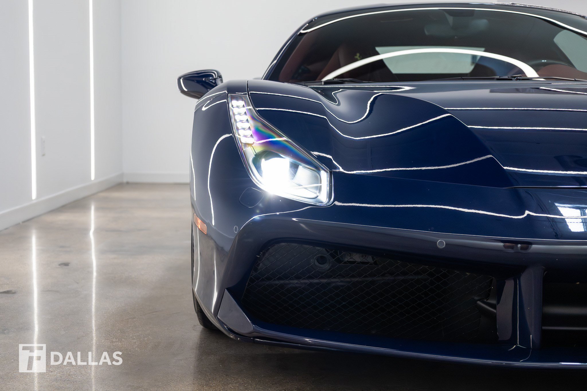 Used 2017 Ferrari 488 GTB RWD image 5