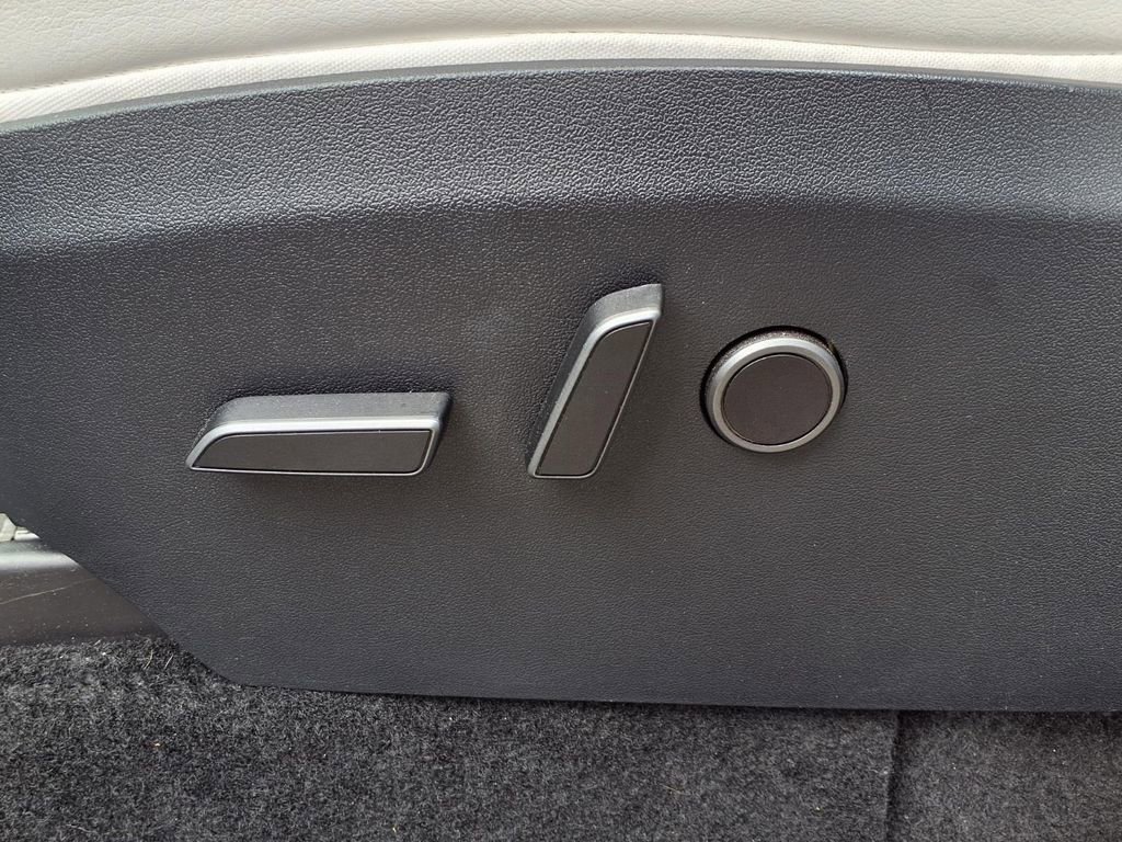 Used 2023 Tesla Model Y Long Range AWD/4WD image 21