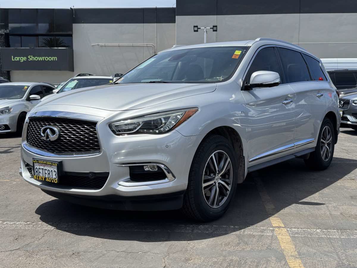 Used 2019 INFINITI QX60 Luxe w/ Essential Package FWD image 4
