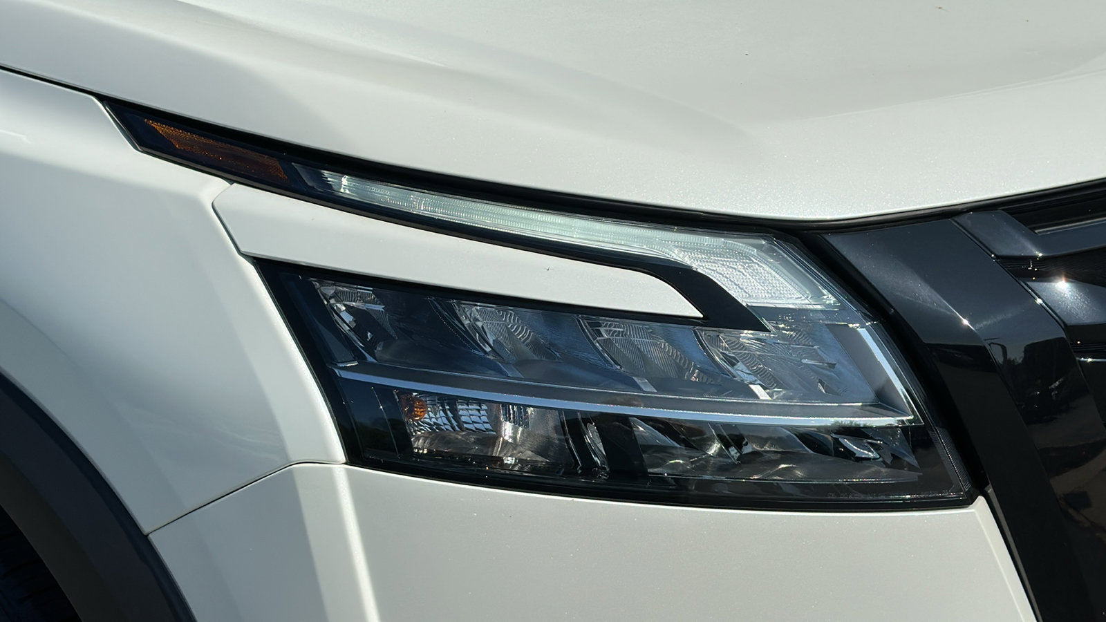 Certified 2024 Nissan Pathfinder SL w/ Black Appearance Package image 4