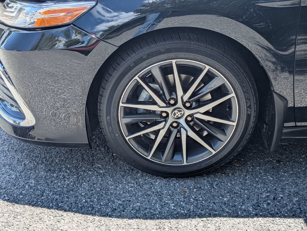 Used 2021 Toyota Camry XLE w/ Navigation Package FWD image 10