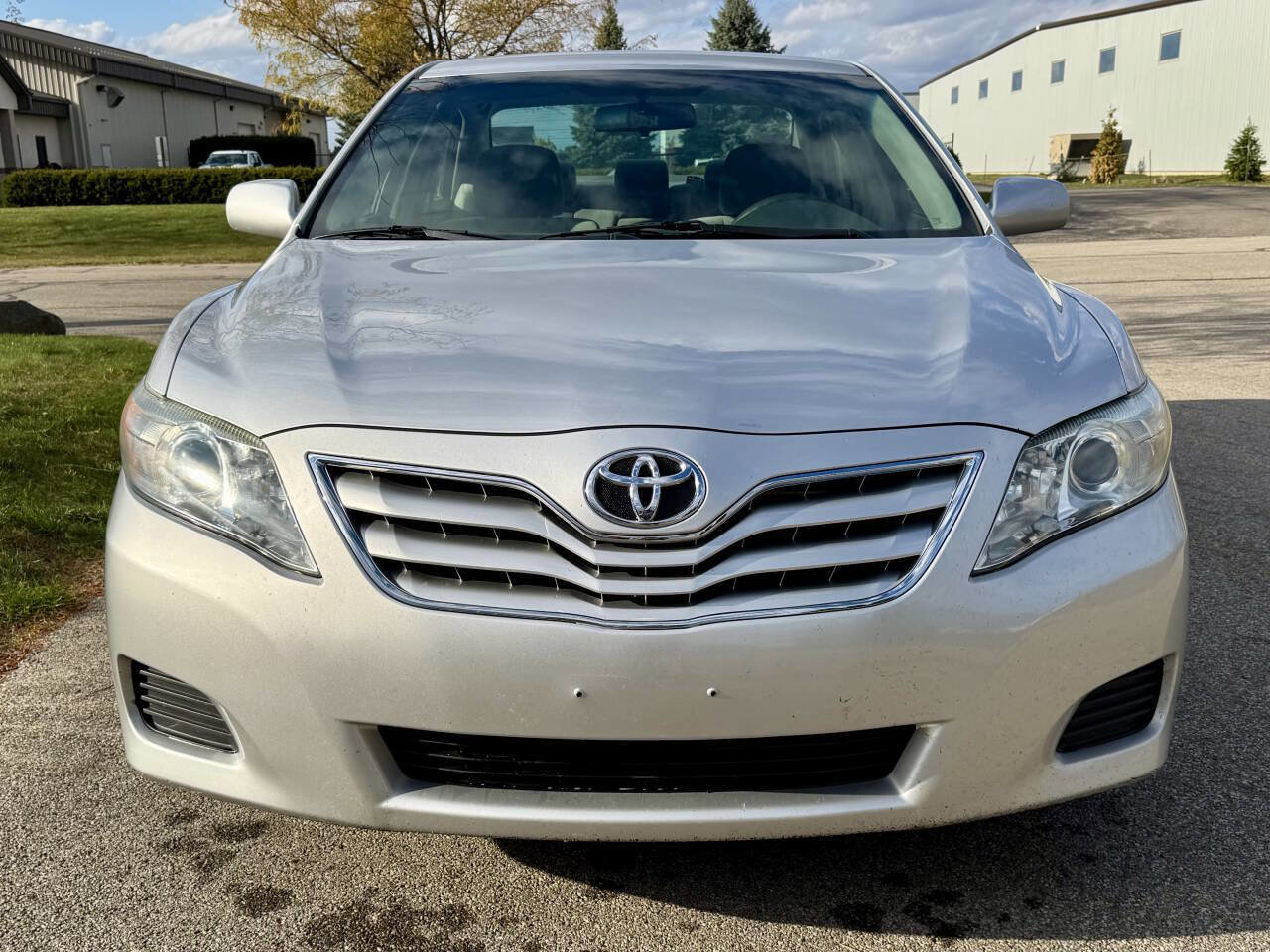 Used 2010 Toyota Camry LE image 3