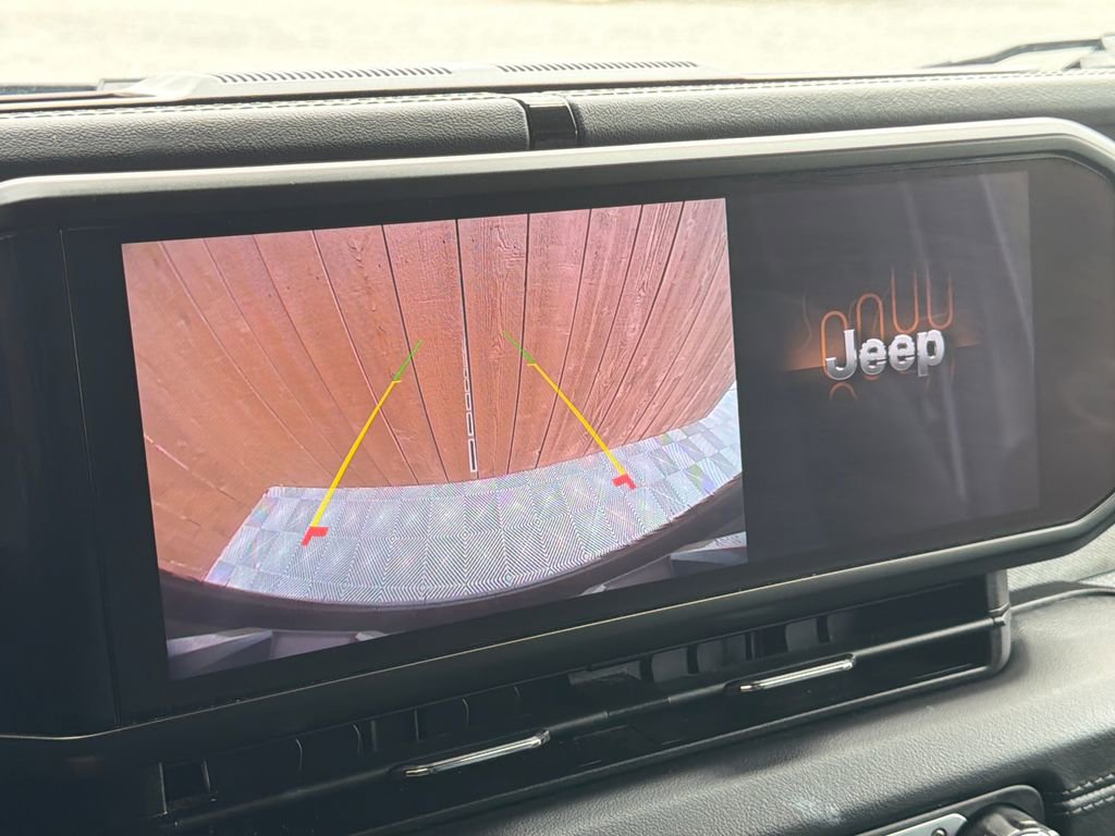 Used 2024 Jeep Wrangler Sahara image 10