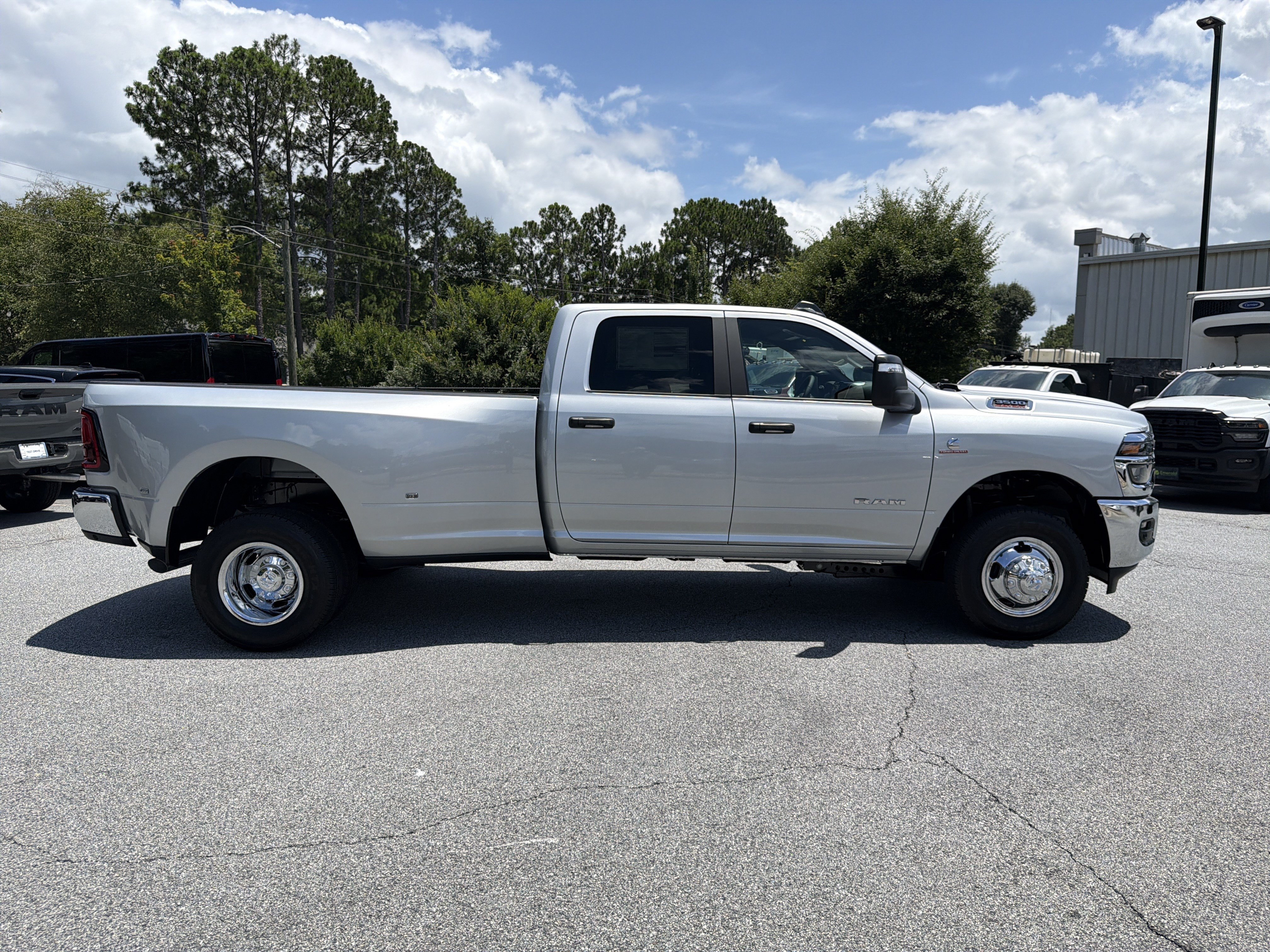 New 2026 RAM 3500 Big Horn AWD/4WD image 9