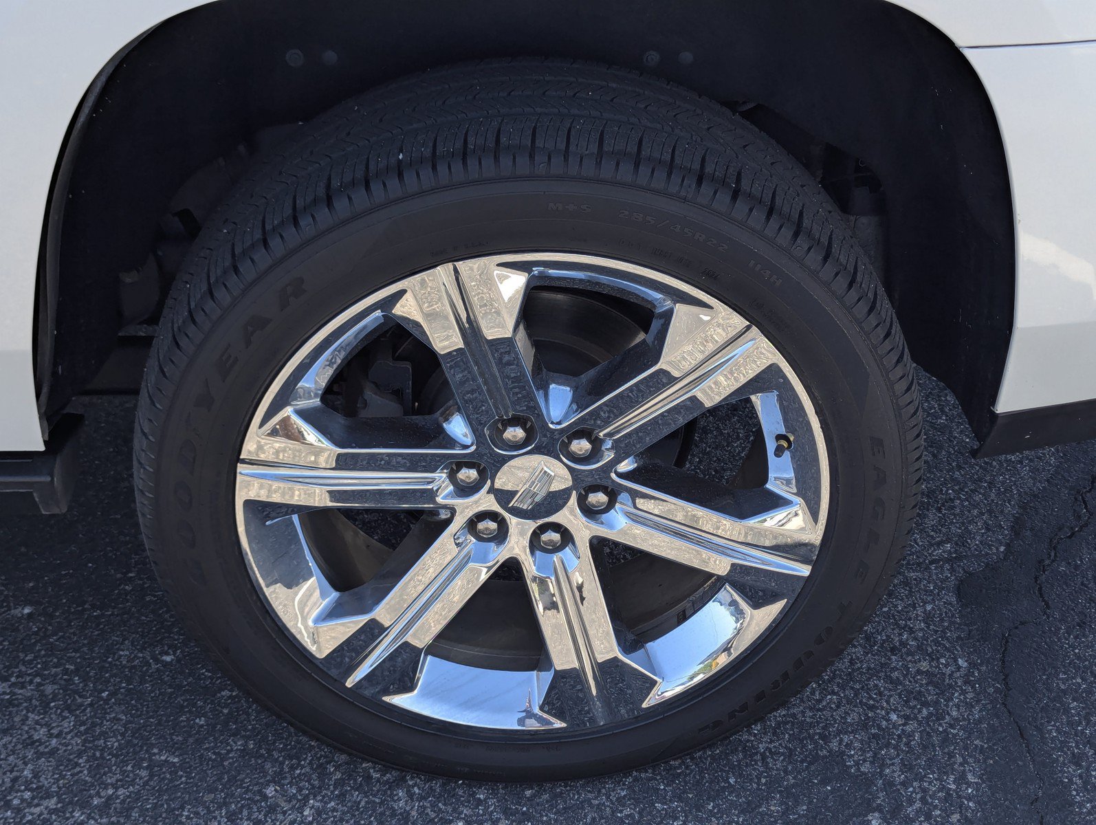 Used 2017 Cadillac Escalade Premium Luxury AWD/4WD image 7