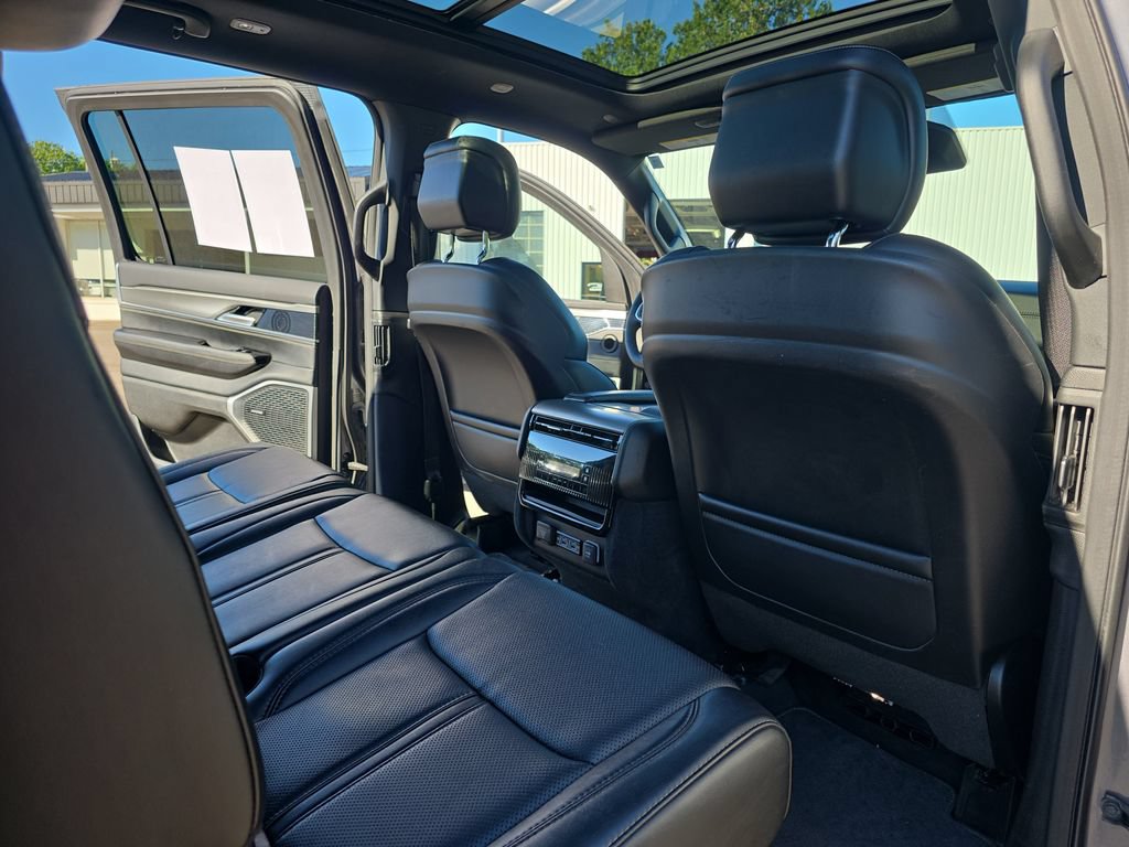 Used 2024 Jeep Wagoneer Series II AWD/4WD image 11