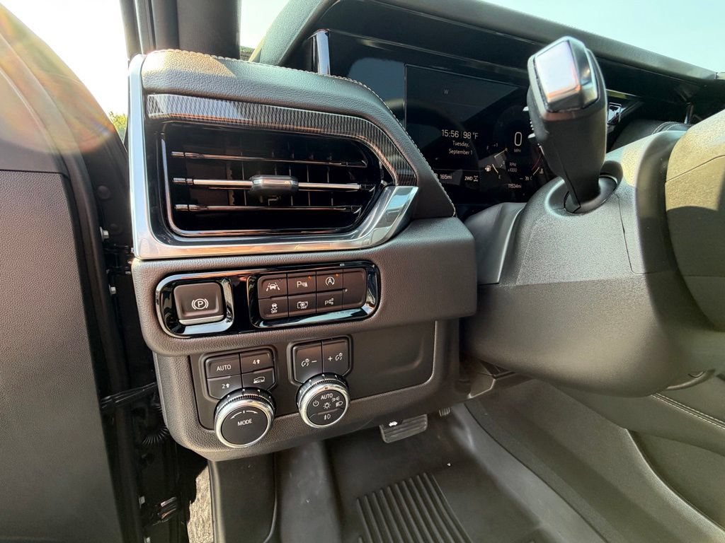 Used 2025 GMC Yukon XL Elevation AWD/4WD image 4