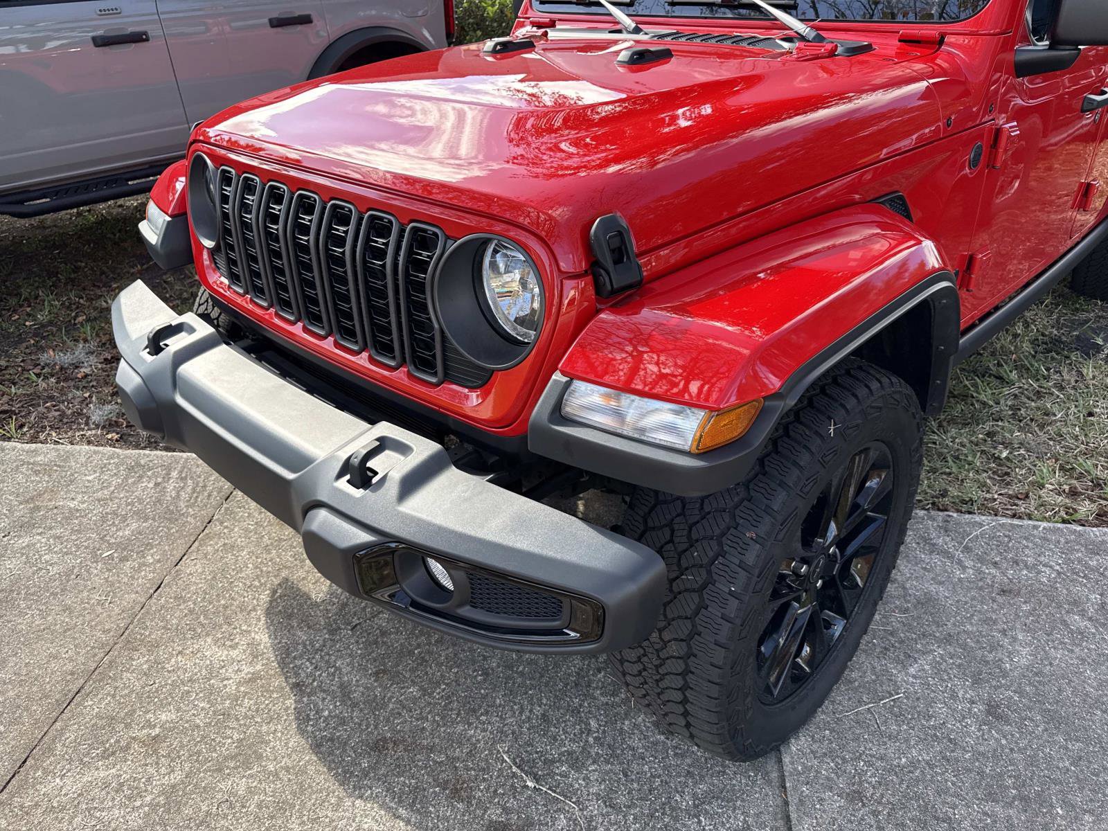 Used 2024 Jeep Gladiator Sport image 10