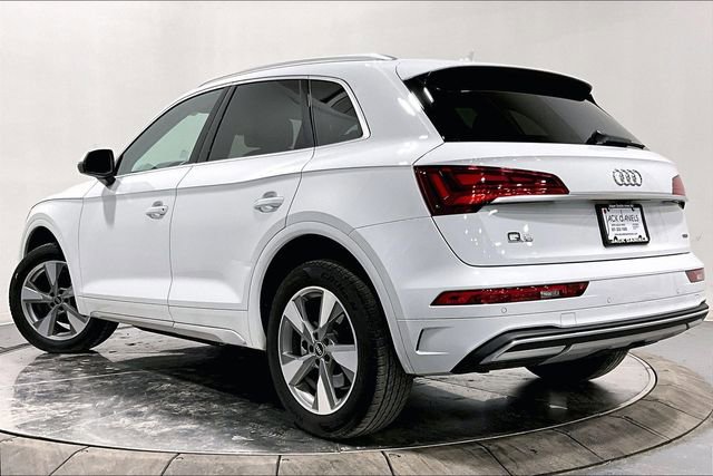 Used 2023 Audi Q5 2.0T Premium w/ Convenience Package image 11