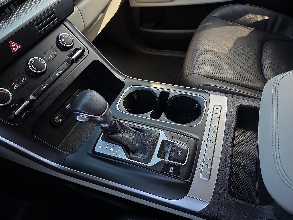 Used 2024 Kia Carnival LX FWD image 20