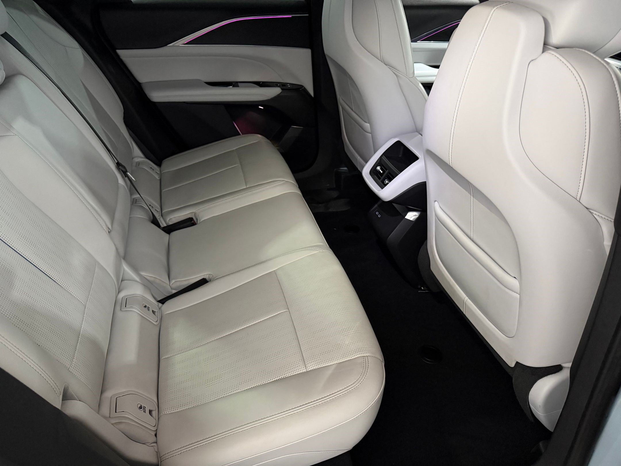 Certified 2024 Cadillac Lyriq Luxury AWD/4WD image 44