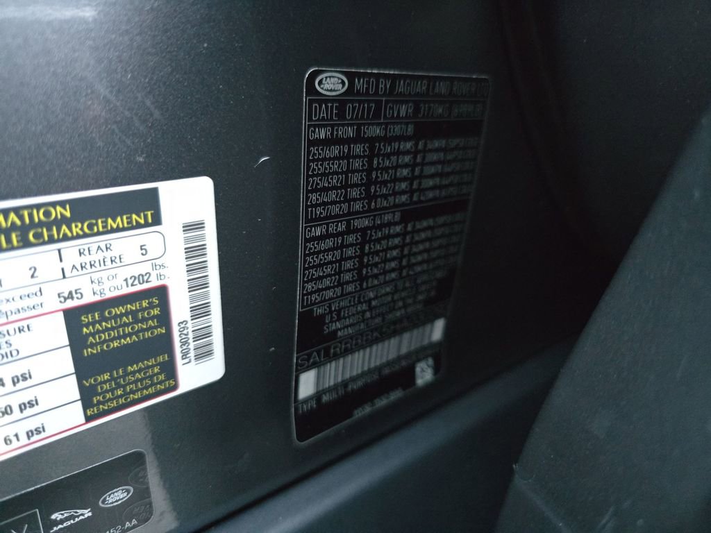 Used 2017 Land Rover Discovery HSE image 40