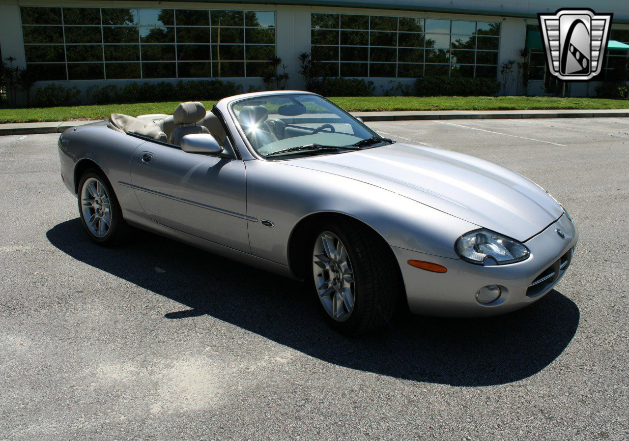 Used 2002 Jaguar XK8 Convertible image 10