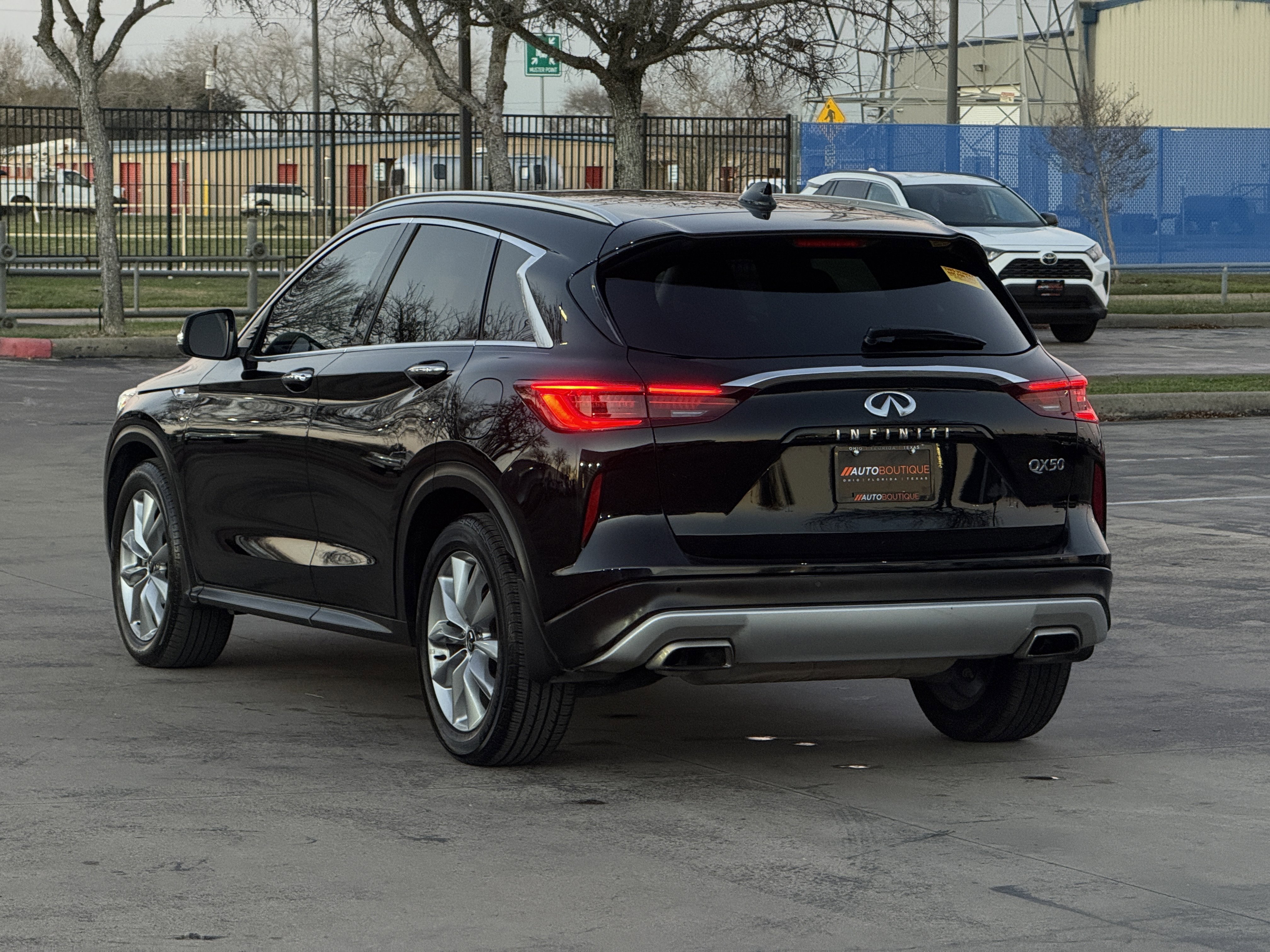 Used 2022 INFINITI QX50 Luxe FWD image 9