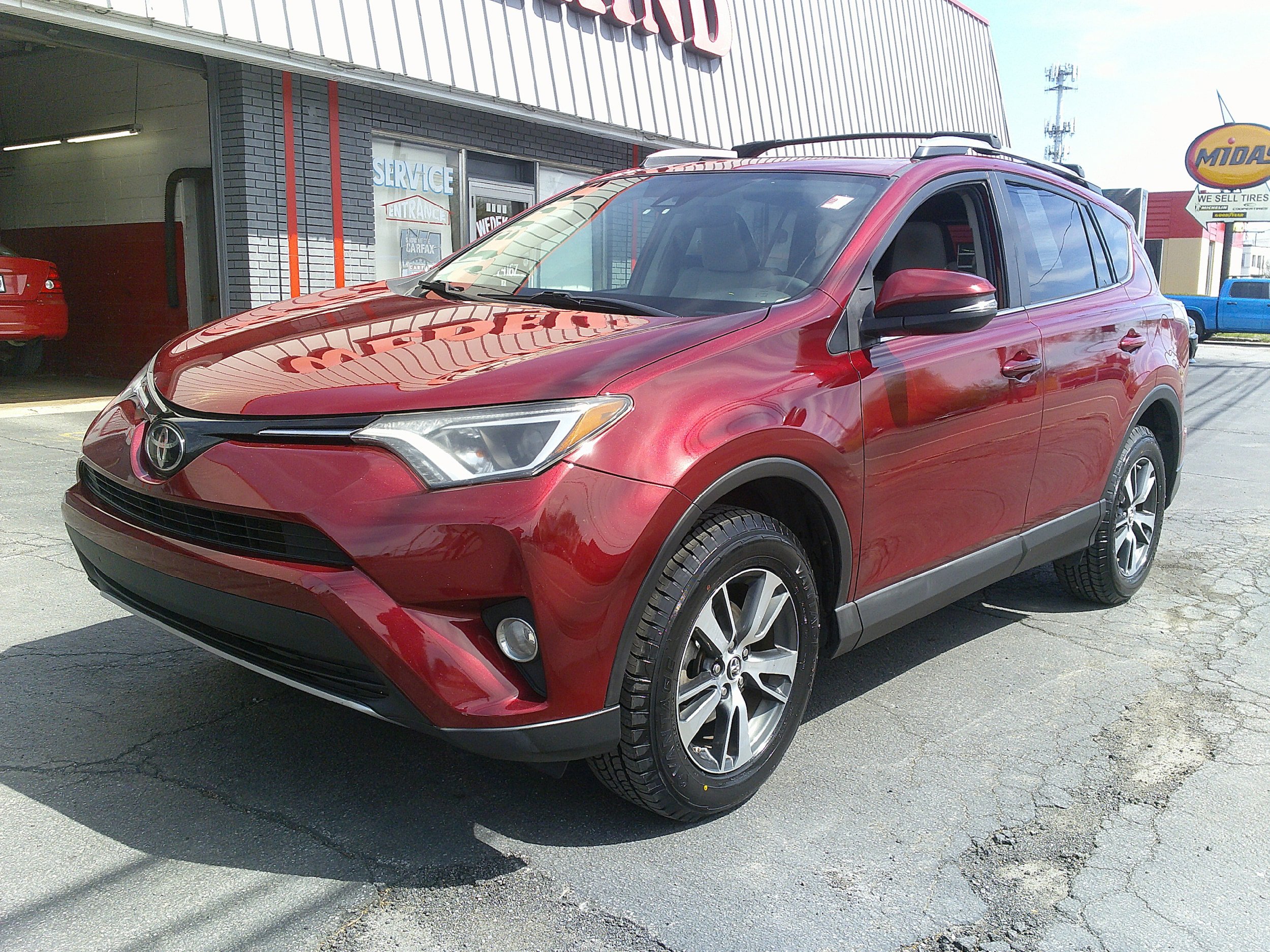 Used 2018 Toyota RAV4 XLE w/ Plus Extra Value Package AWD/4WD image 11