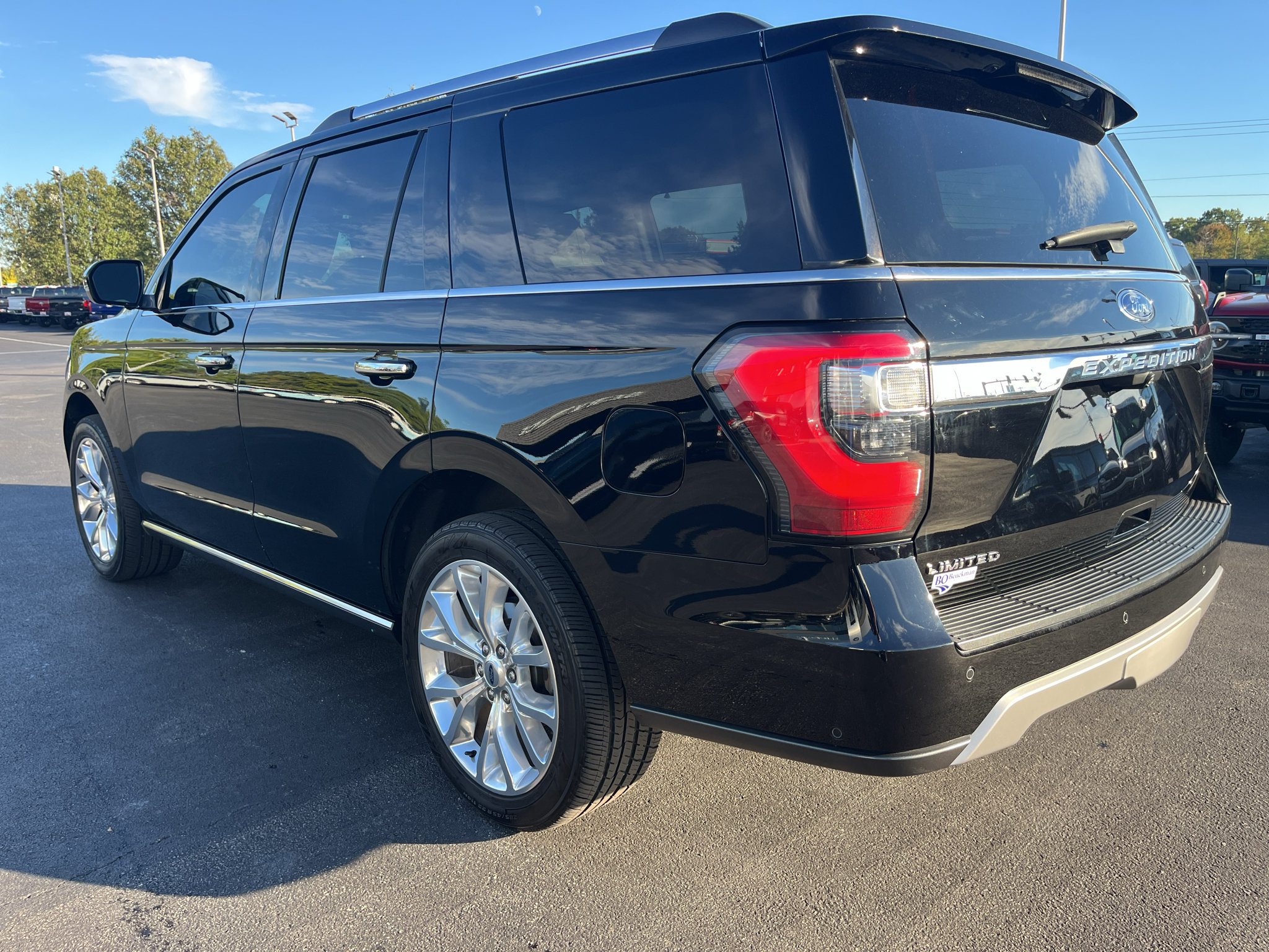 Used 2018 Ford Expedition Limited w/ Equipment Group 302A AWD/4WD image 5