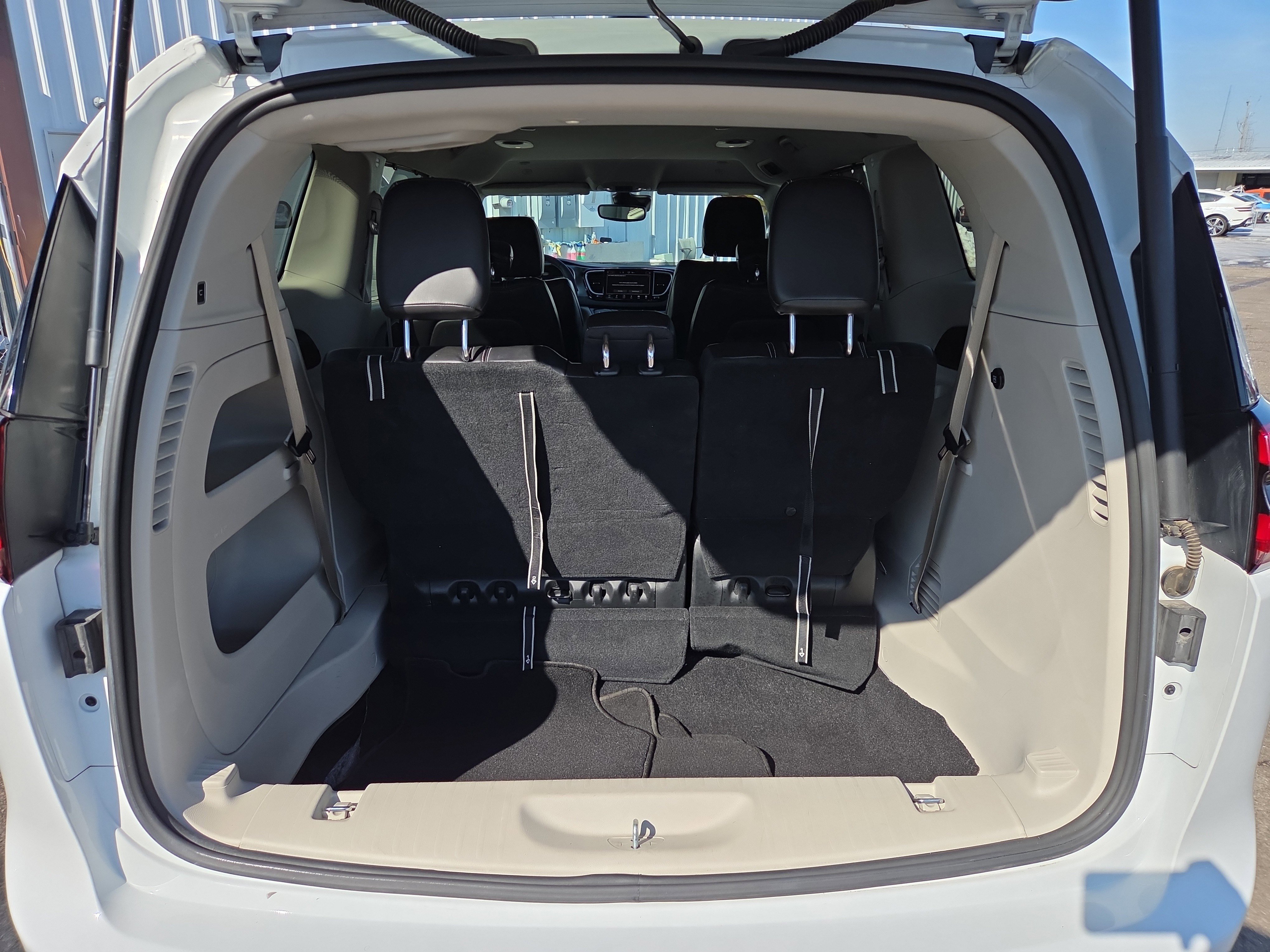 Certified 2023 Chrysler Pacifica Touring-L image 10