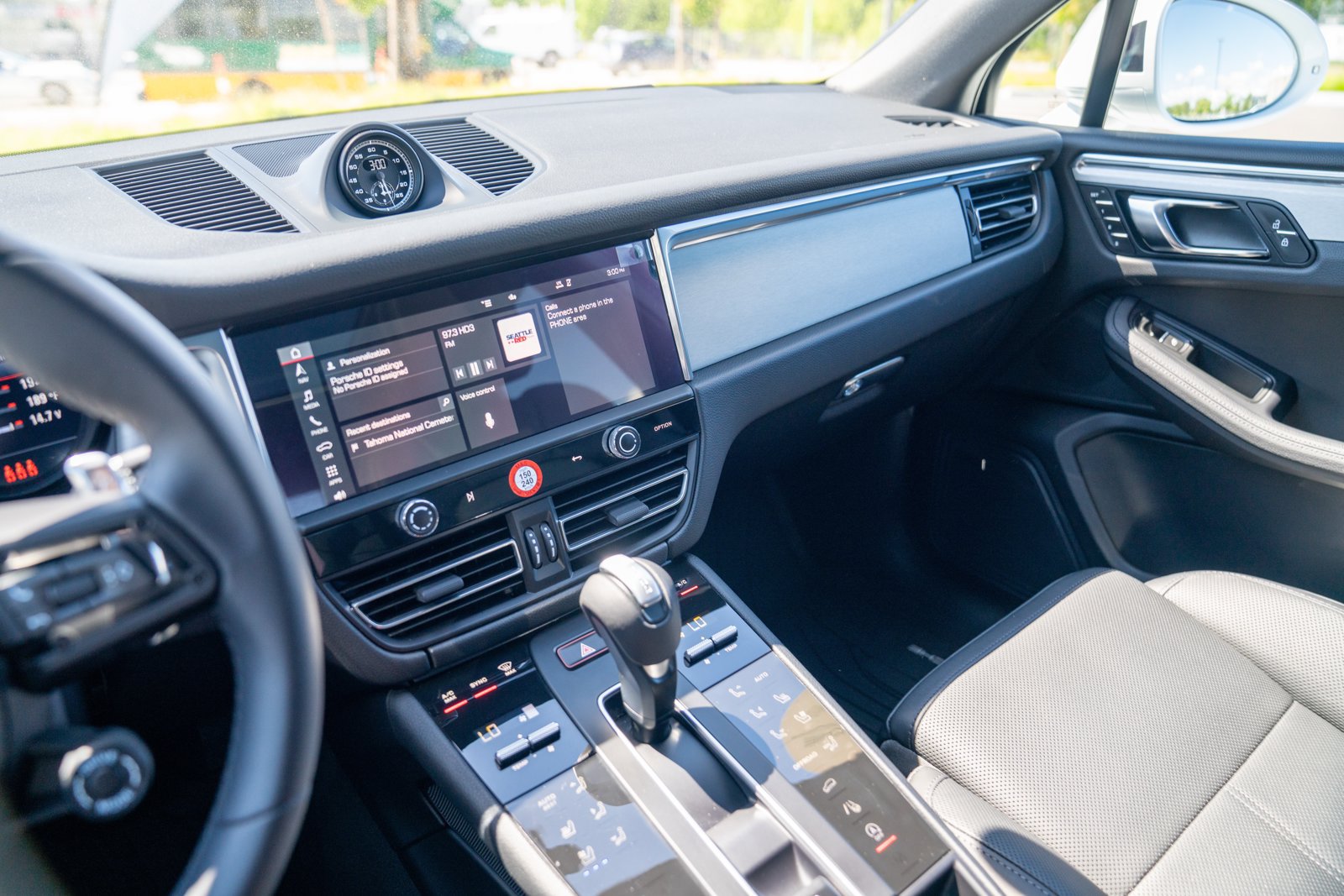 Certified 2026 Porsche Macan AWD/4WD image 16