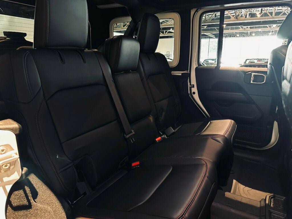 Used 2024 Jeep Wrangler Unlimited Rubicon AWD/4WD image 24