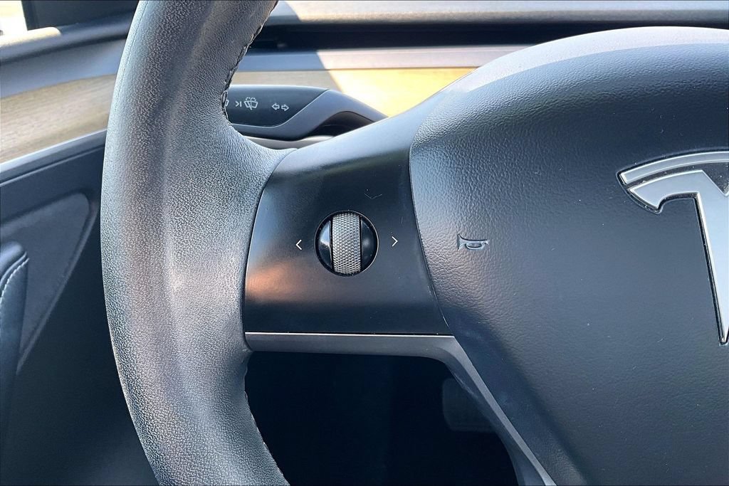 Used 2023 Tesla Model Y Long Range AWD/4WD image 18