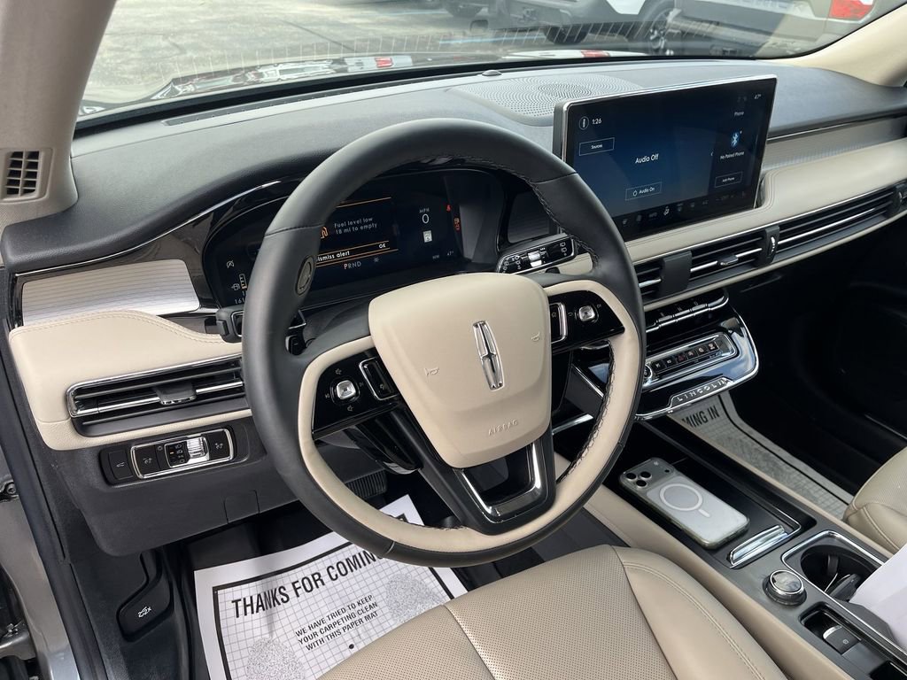 Used 2025 Lincoln Corsair AWD w/ Equipment Group 101A image 7