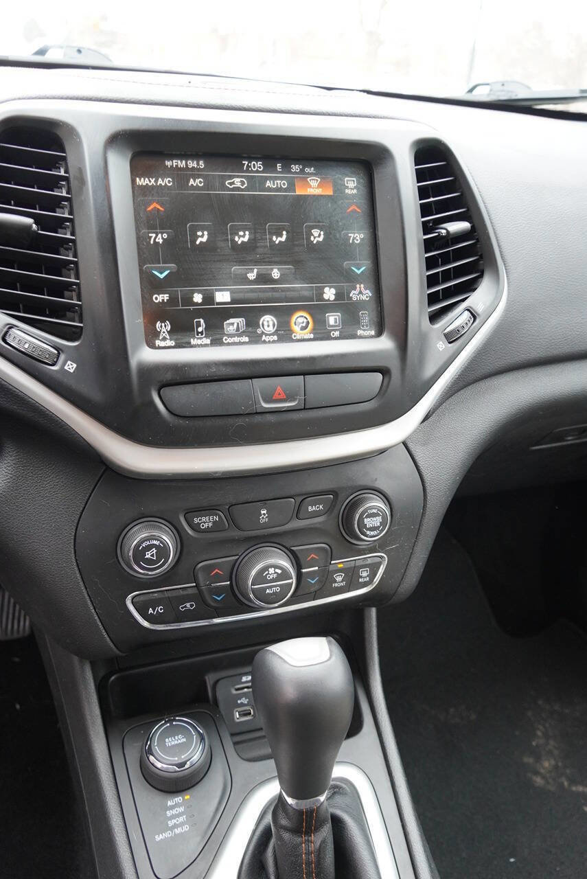 Used 2017 Jeep Cherokee Limited image 18