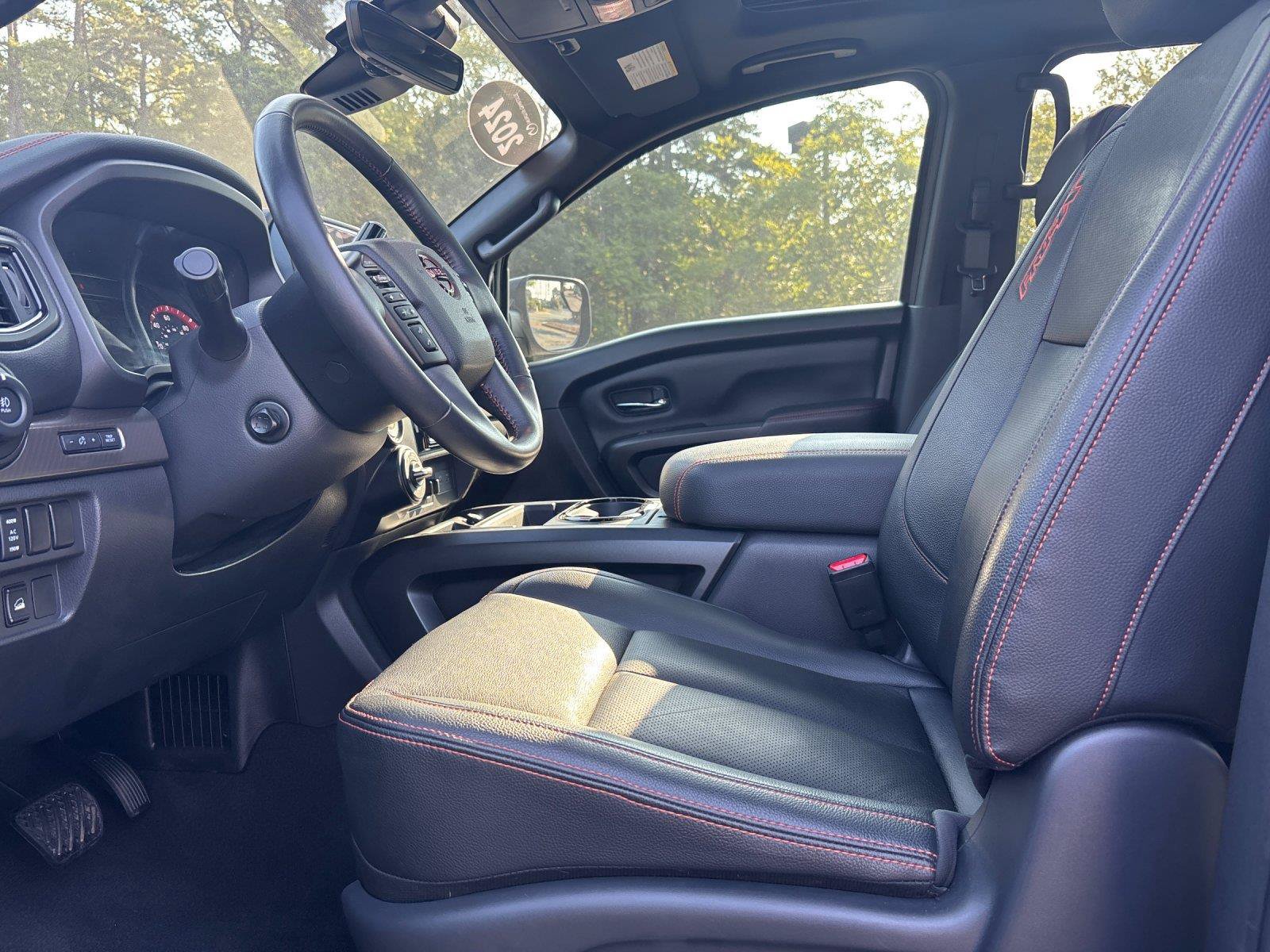 Used 2024 Nissan Titan PRO-4X w/ Pro-4x Convenience Package AWD/4WD image 15