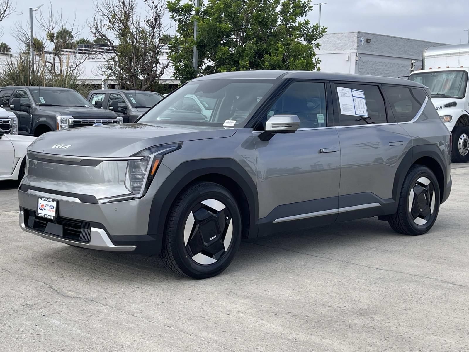 Used 2024 Kia EV9 Light Long Range RWD image 4