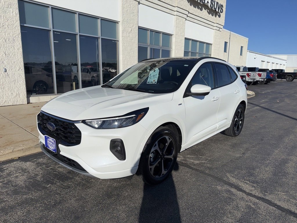 Used 2024 Ford Escape ST-Line Select w/ Tech Pack #2 image 2