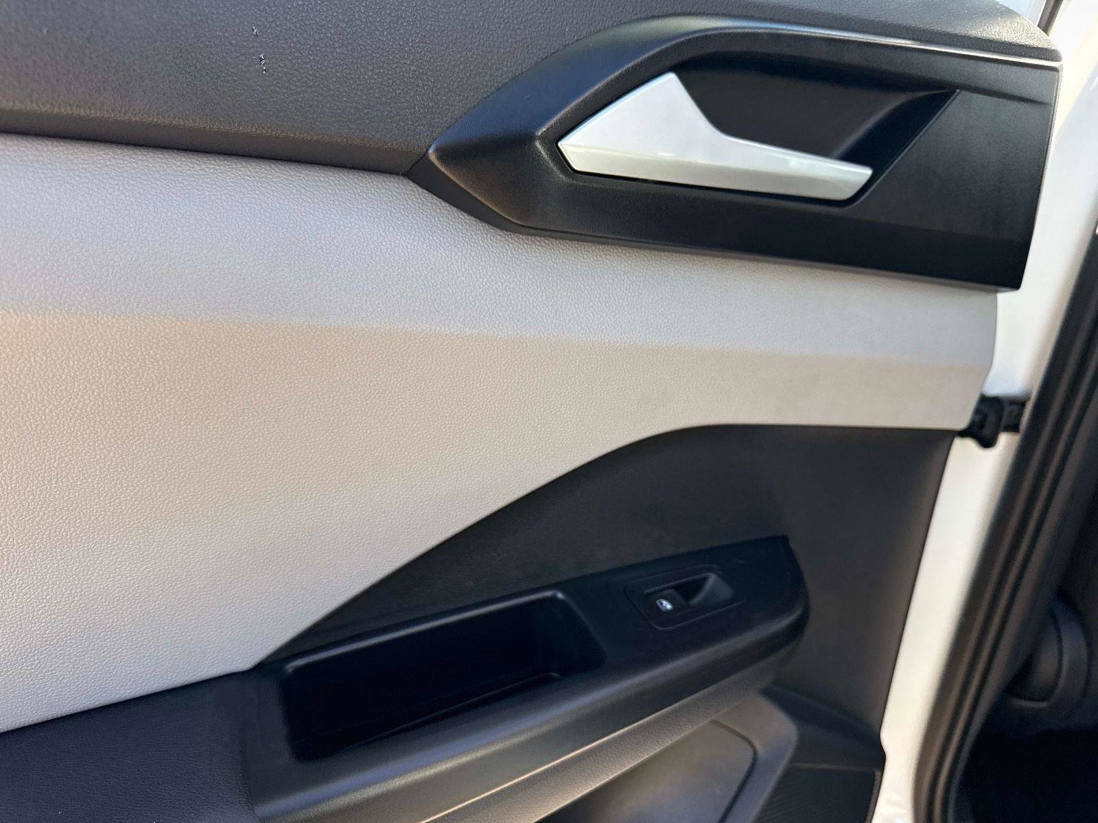 Certified 2022 Volkswagen Taos S image 12